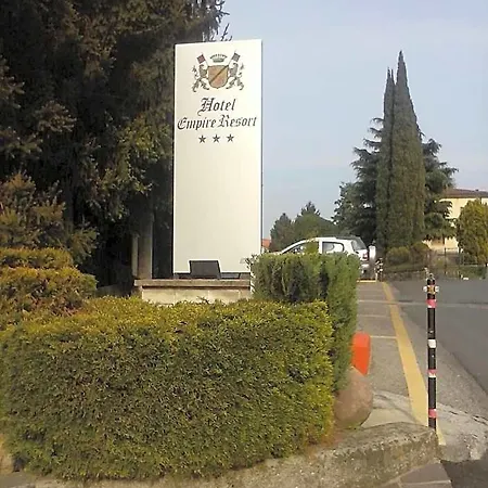 Empire Hotel 3*