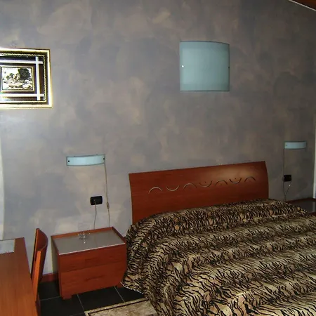 Empire Hotel 3*